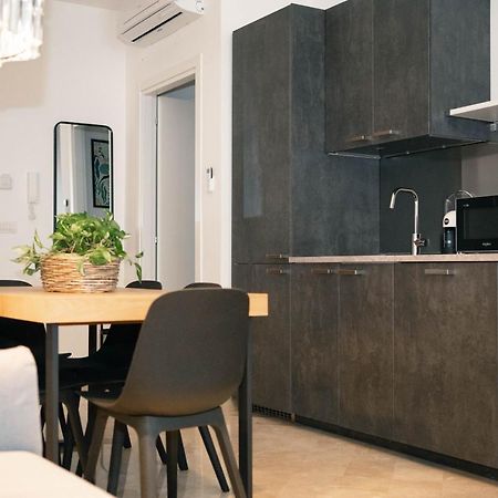 Black Marble - Design Apartment Bari Bagian luar foto