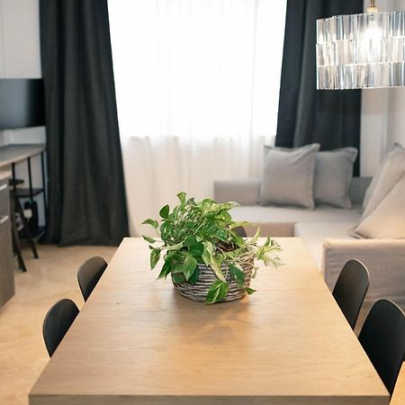 Black Marble - Design Apartment Bari Bagian luar foto
