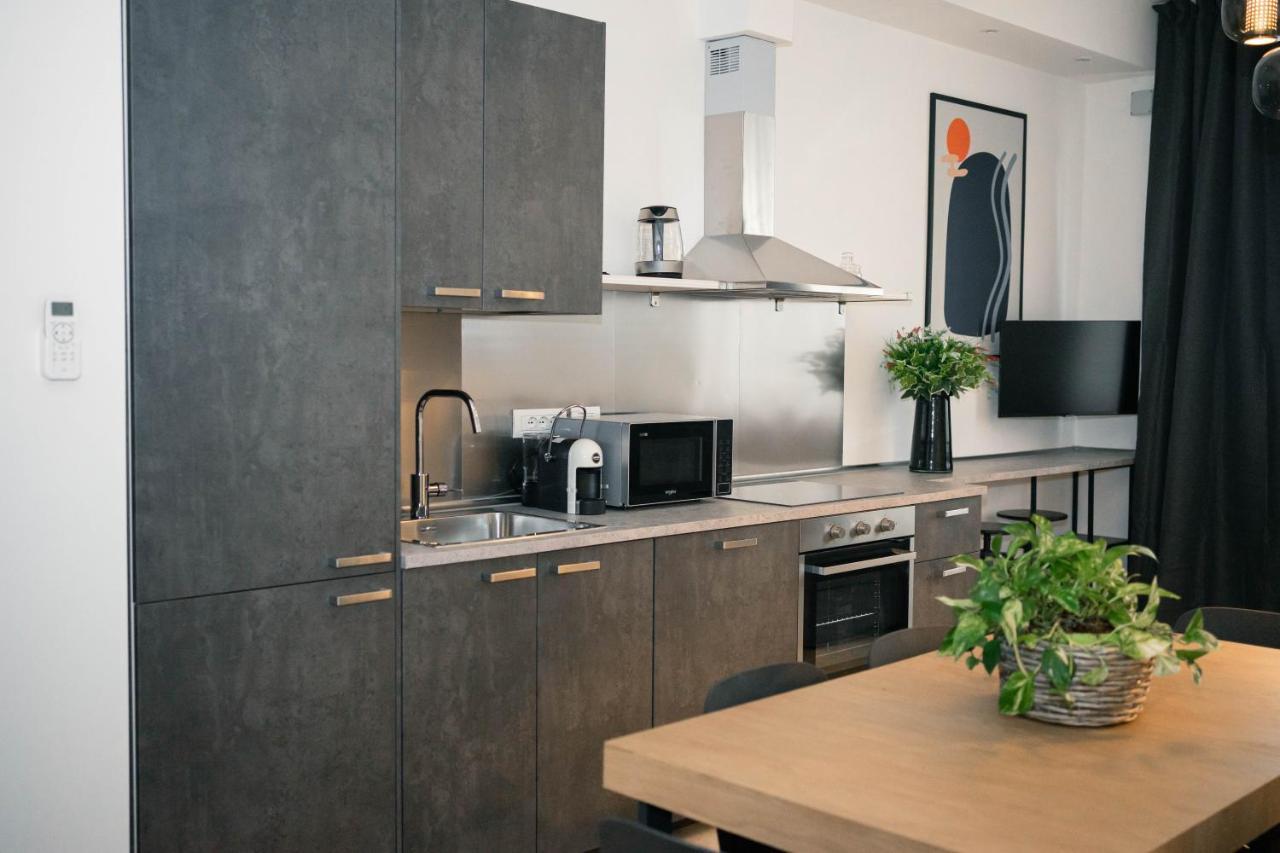 Black Marble - Design Apartment Bari Bagian luar foto