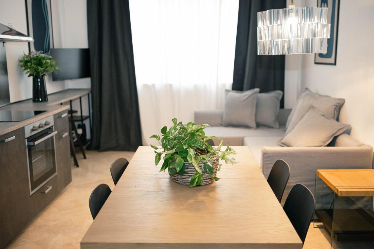 Black Marble - Design Apartment Bari Bagian luar foto