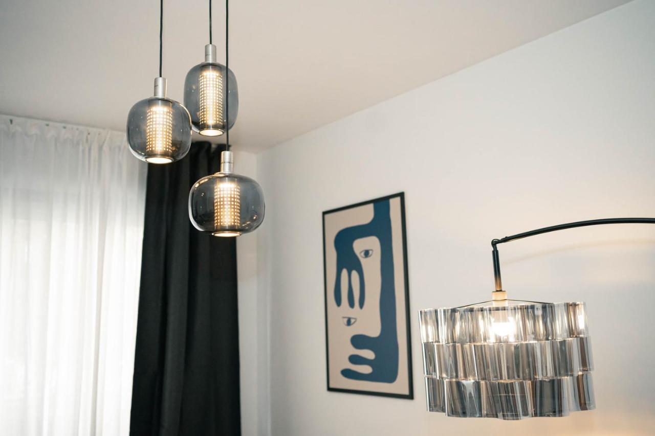 Black Marble - Design Apartment Bari Bagian luar foto