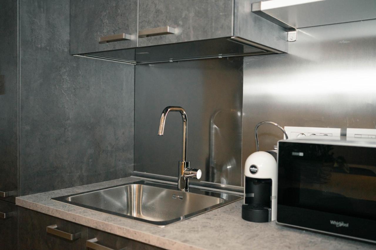 Black Marble - Design Apartment Bari Bagian luar foto
