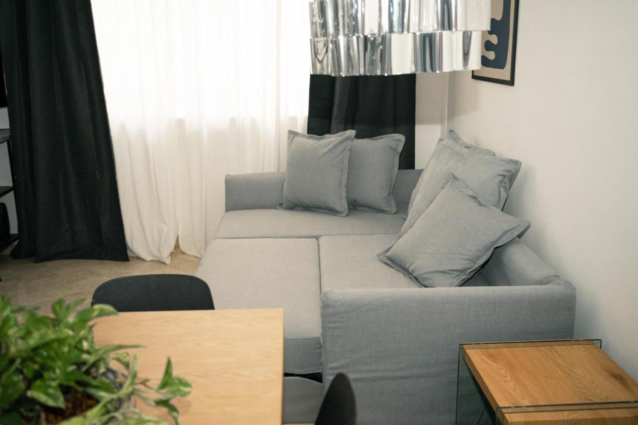 Black Marble - Design Apartment Bari Bagian luar foto