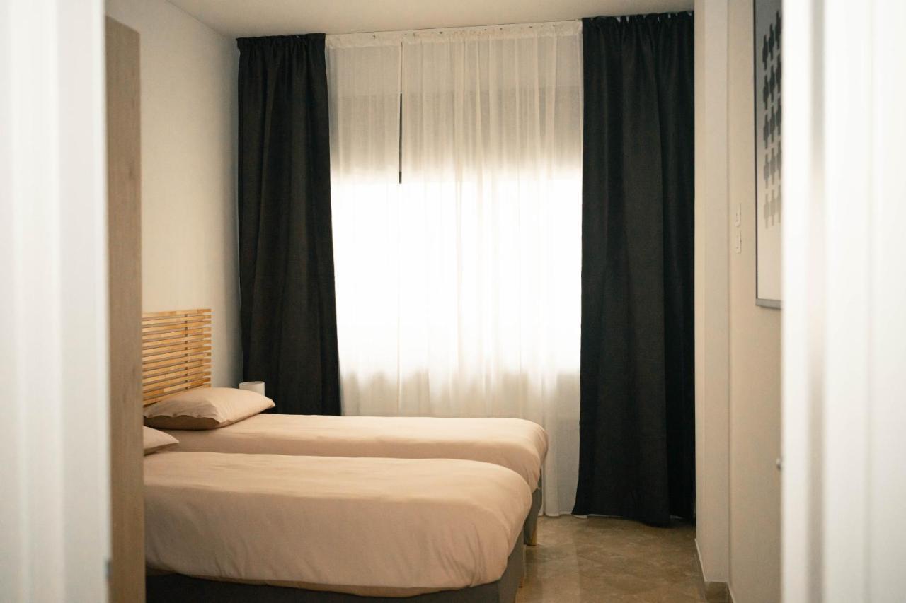 Black Marble - Design Apartment Bari Bagian luar foto